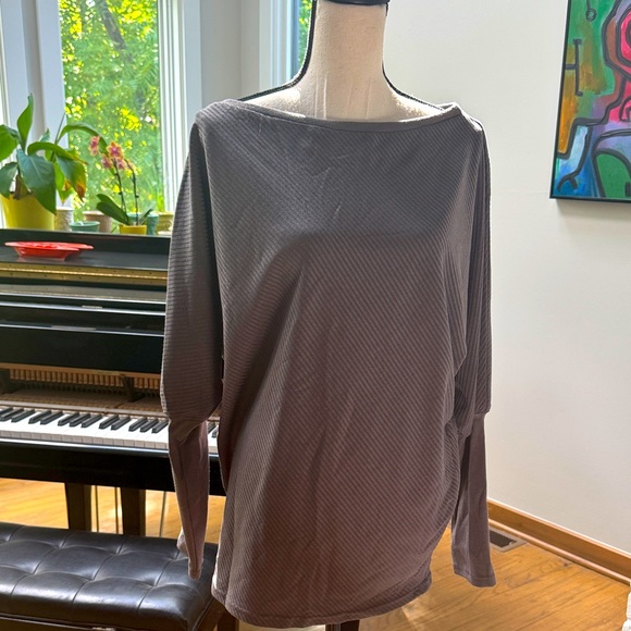 Amazon Tops - Gray Women's Top L